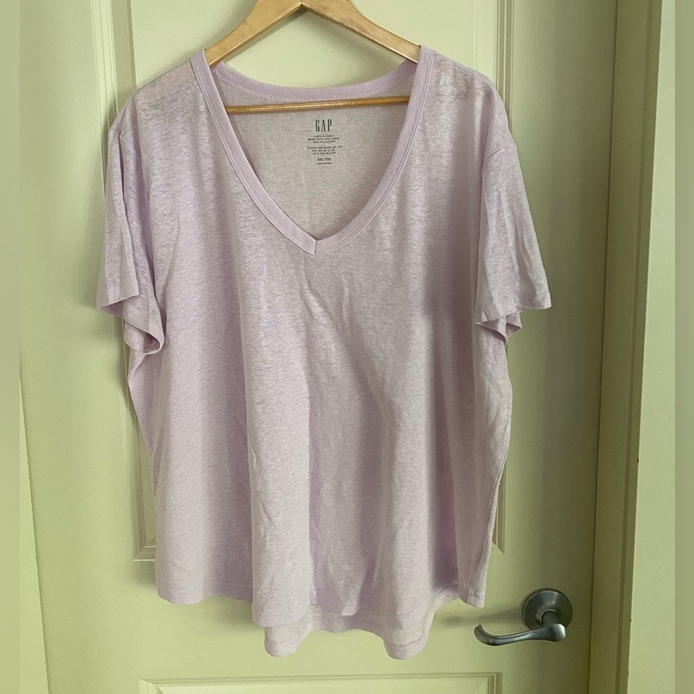 GAP Women's Soft Lilac linen blend V-Neck Tee